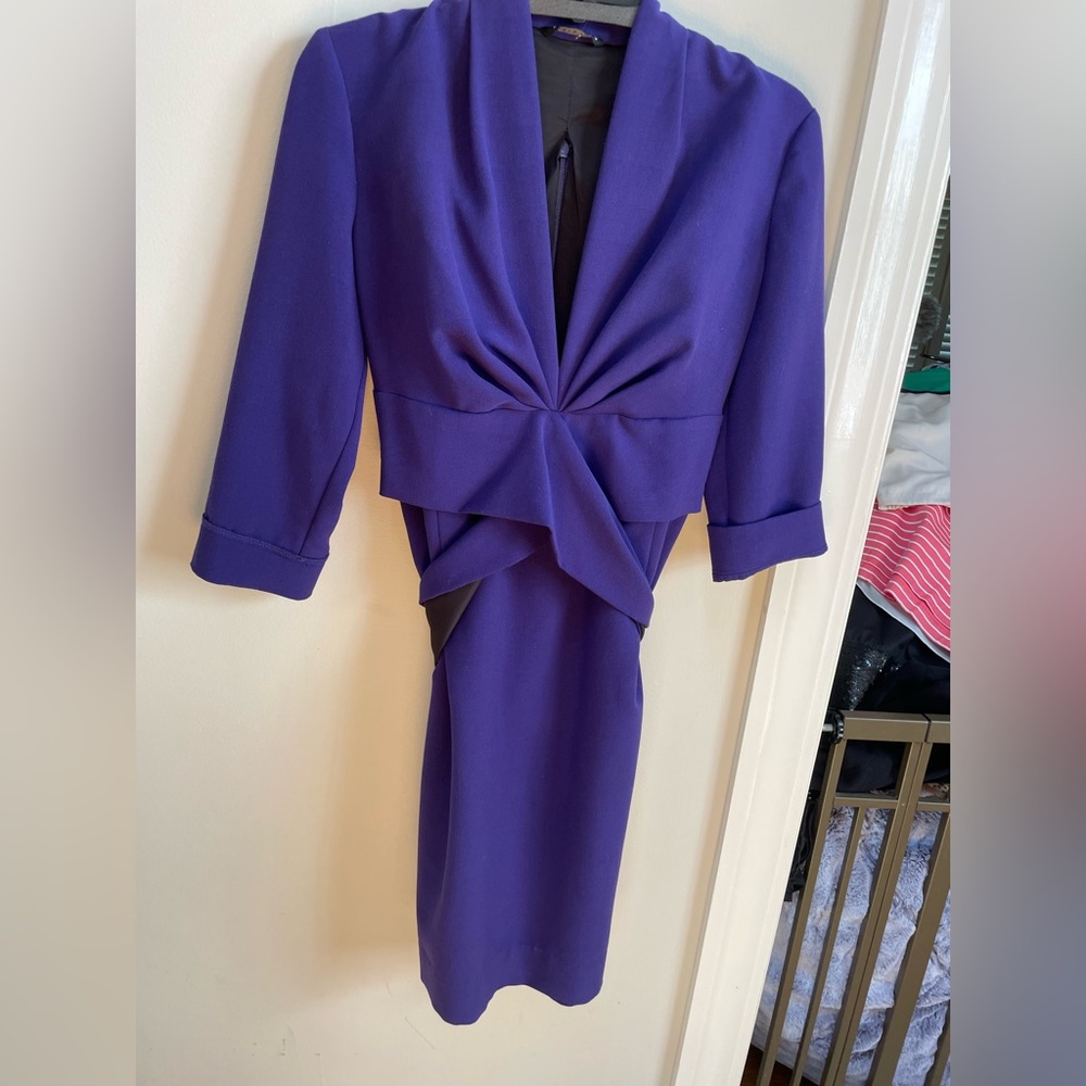 Black Halo Women’s Size 6 Purple v-neck dress, 3/4 cuff sleeves, back zip & Belt